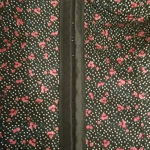 Kardashian Intimates - Picture 3 of 4